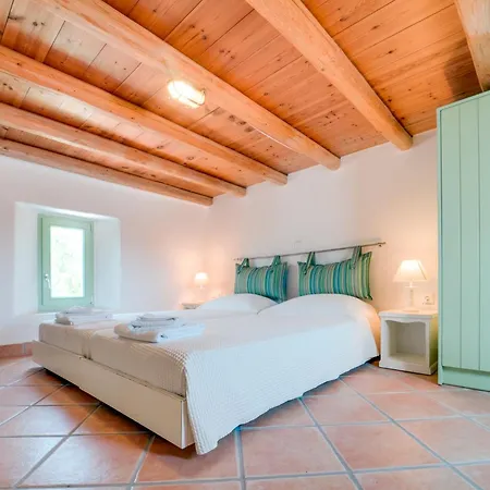 Villa Bay Naousa (Paros)
